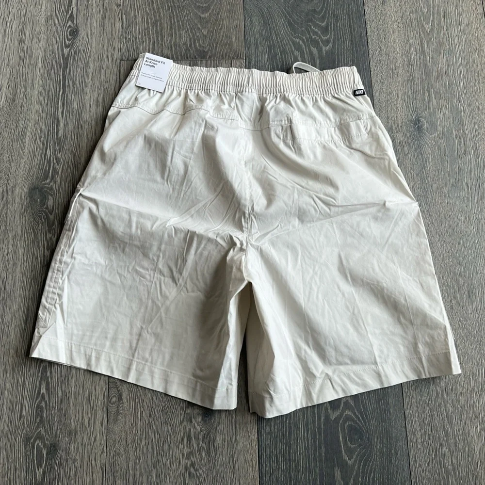 Nike Knee-Length Cargo Shorts in Bone Size Medium